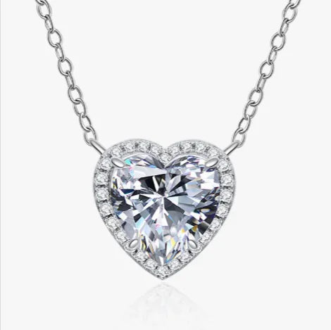 Collar de Plata Esterlina con Corazón y Cruz