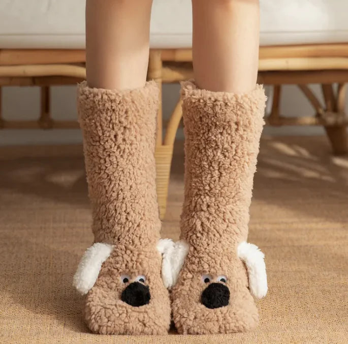 Calcetines de Peluche para Mujer con Diseño de Perro
