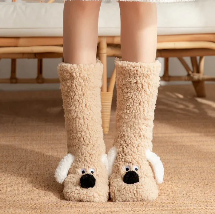 Calcetines de Peluche para Mujer con Diseño de Perro