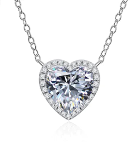 Collar de Plata Esterlina con Corazón y Cruz